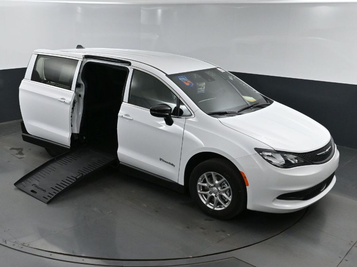 2025 CHRYSLER VOYAGER - Image 23