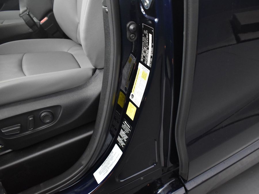 New 2025 Toyota Sienna Hybrid XLE Base - BraunAbility Side Entry Entry In Floor Automatic Ramp