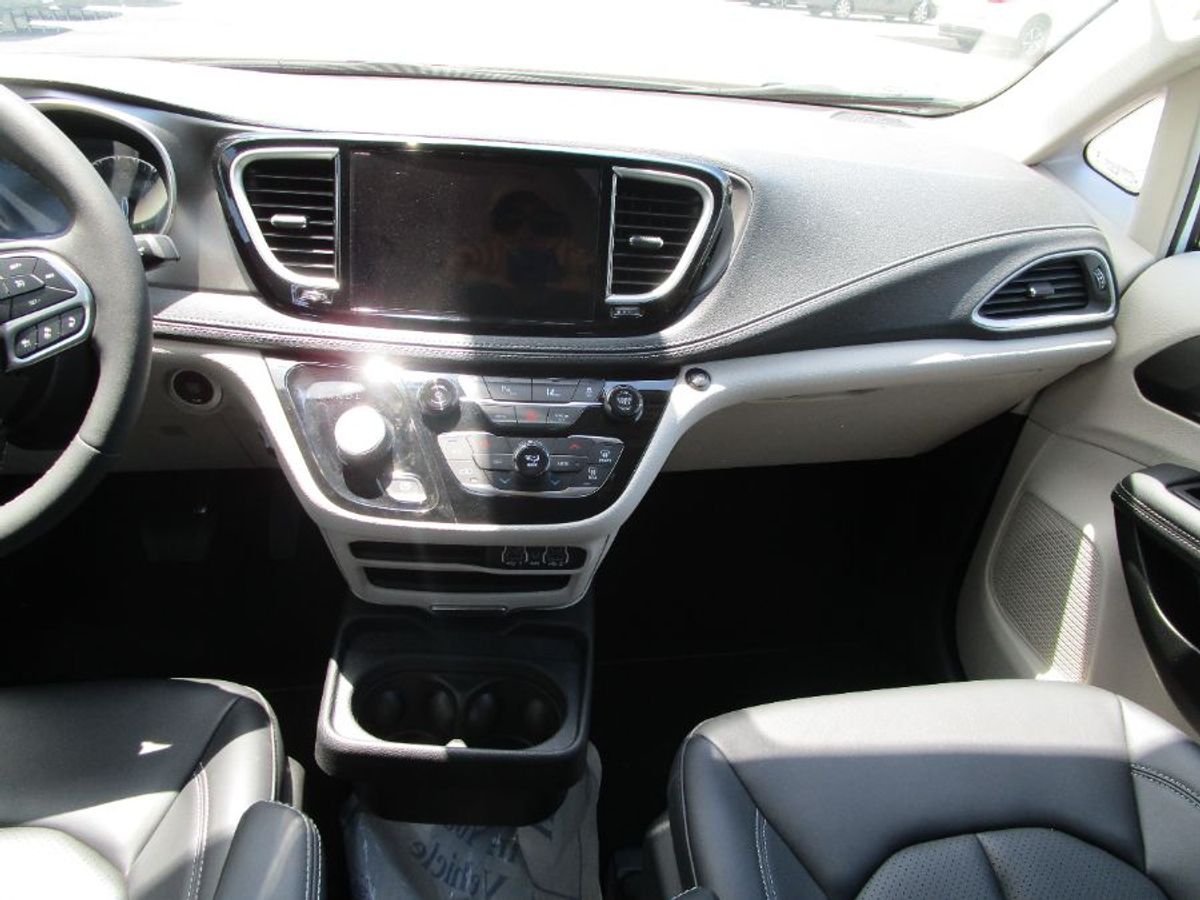 2023 CHRYSLER PACIFICA - Image 19