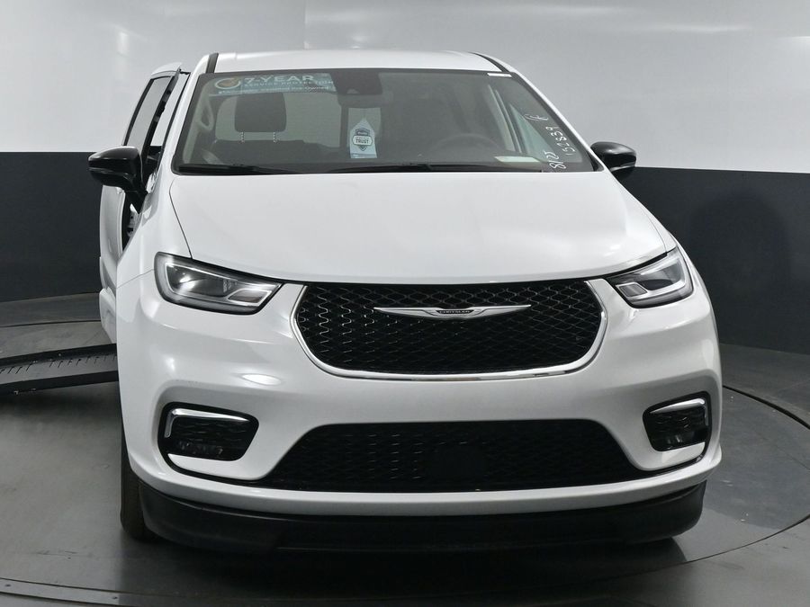 Used 2024 Chrysler Pacifica Touring L - BraunAbility Side Entry Entry Fold Out Automatic Ramp
