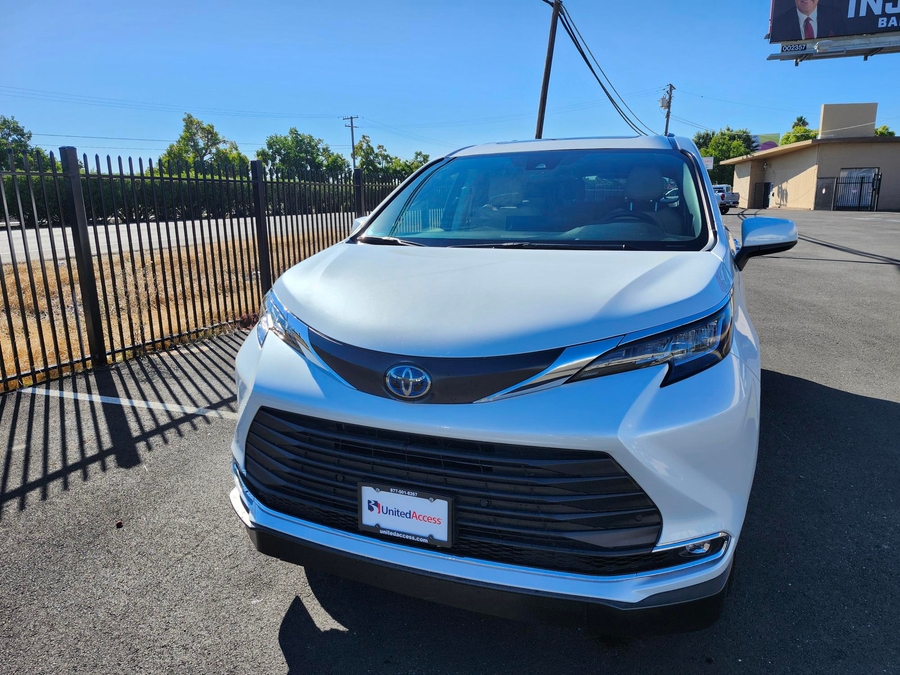 Used 2022 Toyota Sienna Hybrid XLE Plus - VMI Side Entry Entry In Floor Automatic Ramp