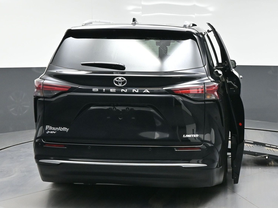 New 2026 Toyota Sienna Hybrid Limited - BraunAbility Side Entry Fold Out Automatic Ramp