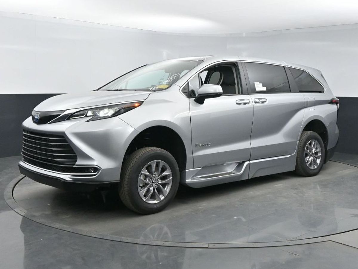 2024 Toyota Sienna XLE - Photo 20