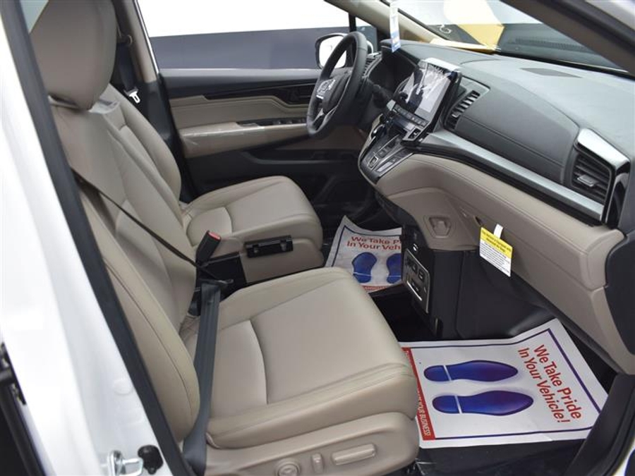 New 2026 Honda Odyssey Touring - BraunAbility Side Entry In Floor Automatic Ramp