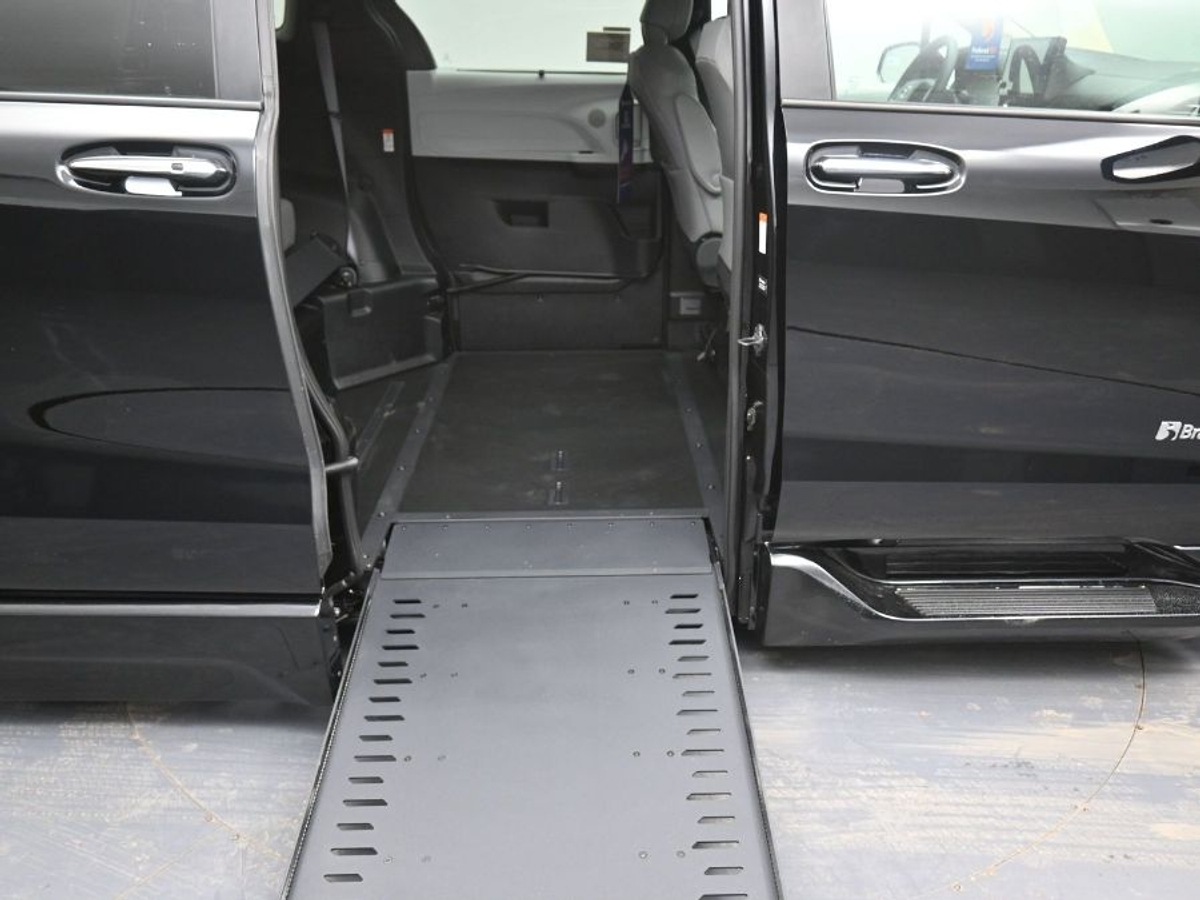 Black Toyota Sienna image number 11