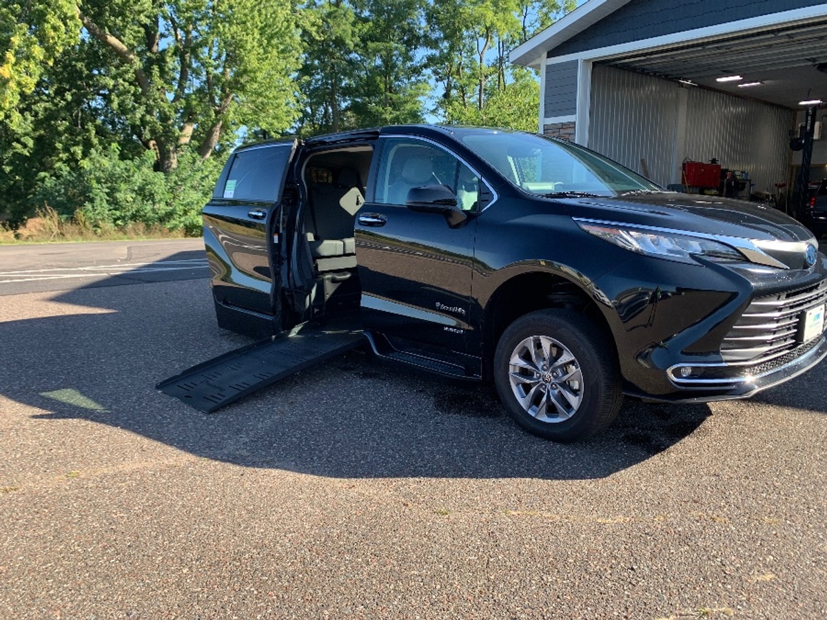 2021 TOYOTA SIENNA - Image 2