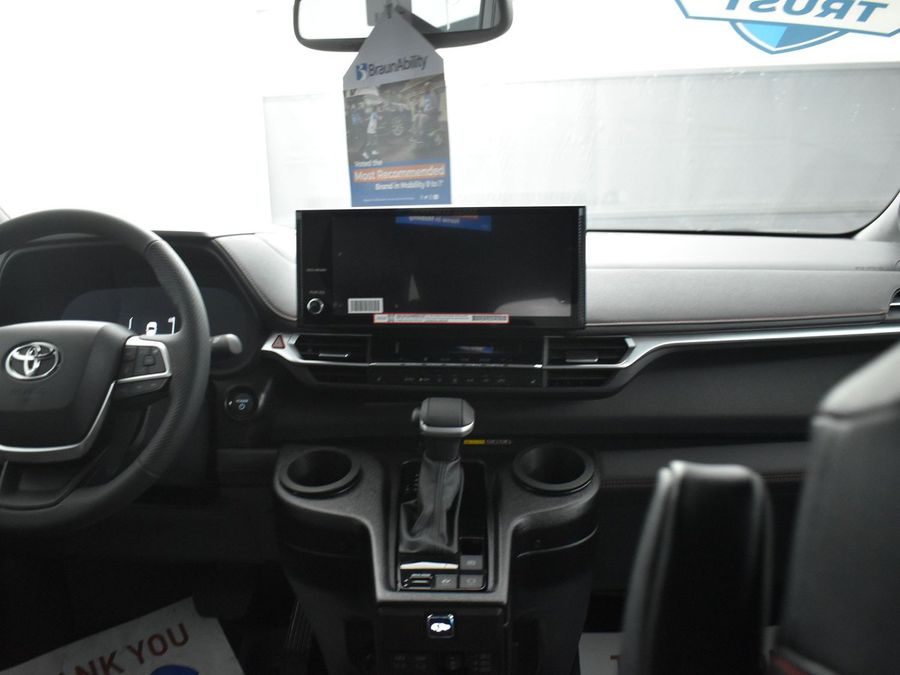New 2025 Toyota Sienna Hybrid XSE Sport - BraunAbility Side Entry Entry In Floor Automatic Ramp