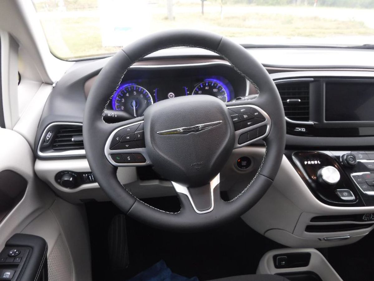 2024 CHRYSLER VOYAGER - Image 12