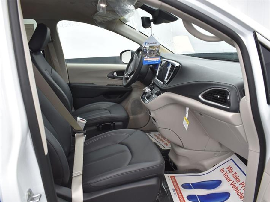 Used 2024 Chrysler Pacifica Touring L - BraunAbility Side Entry In Floor Automatic Ramp