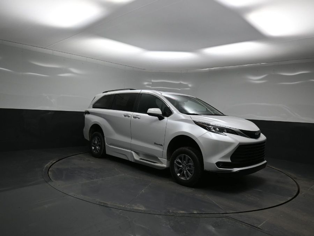 2025 TOYOTA SIENNA - Image 24