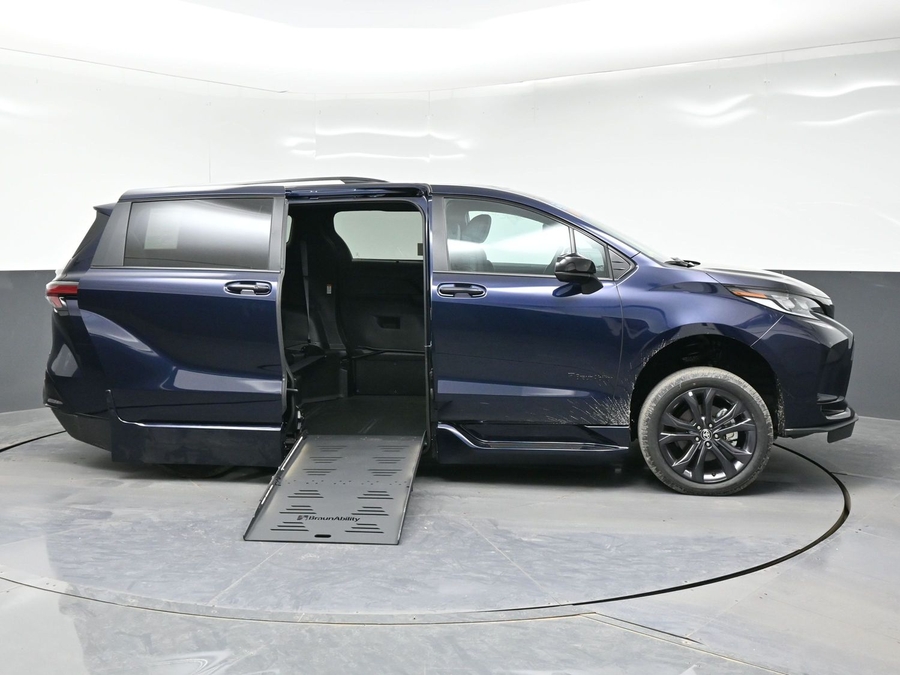New 2026 Toyota Sienna Hybrid XSE Sport - BraunAbility Side Entry Entry Fold Out Automatic Ramp