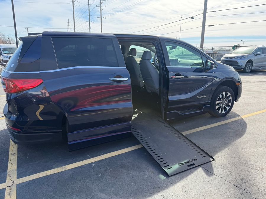 Used 2022 Honda Odyssey EX-L - BraunAbility Side Entry Entry In Floor Automatic Ramp