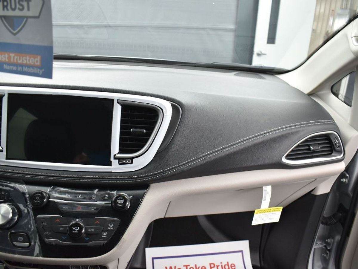 2024 CHRYSLER PACIFICA - Image 5