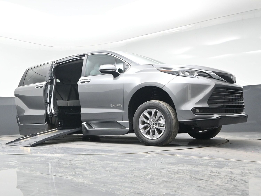 New 2026 Toyota Sienna Hybrid XLE Add - BraunAbility Side Entry Fold Out Automatic Ramp