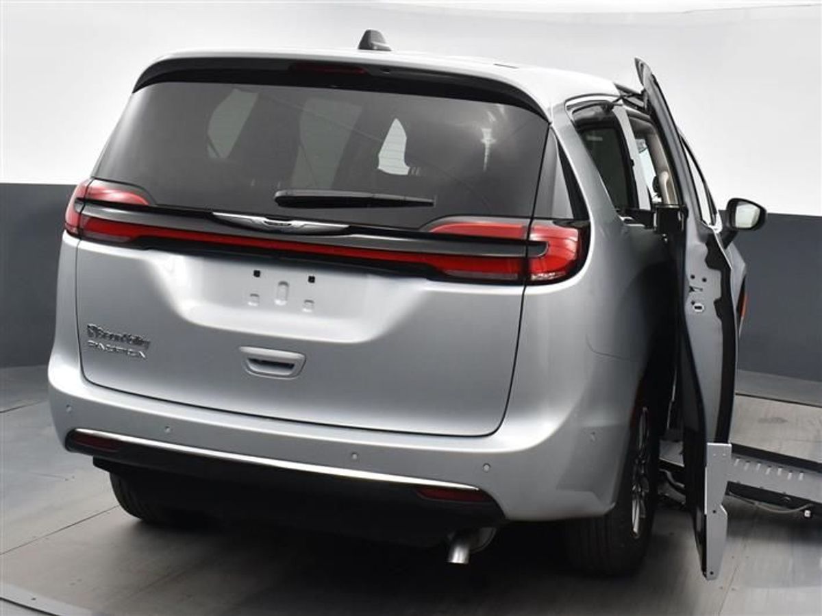 2023 CHRYSLER PACIFICA - Image 16