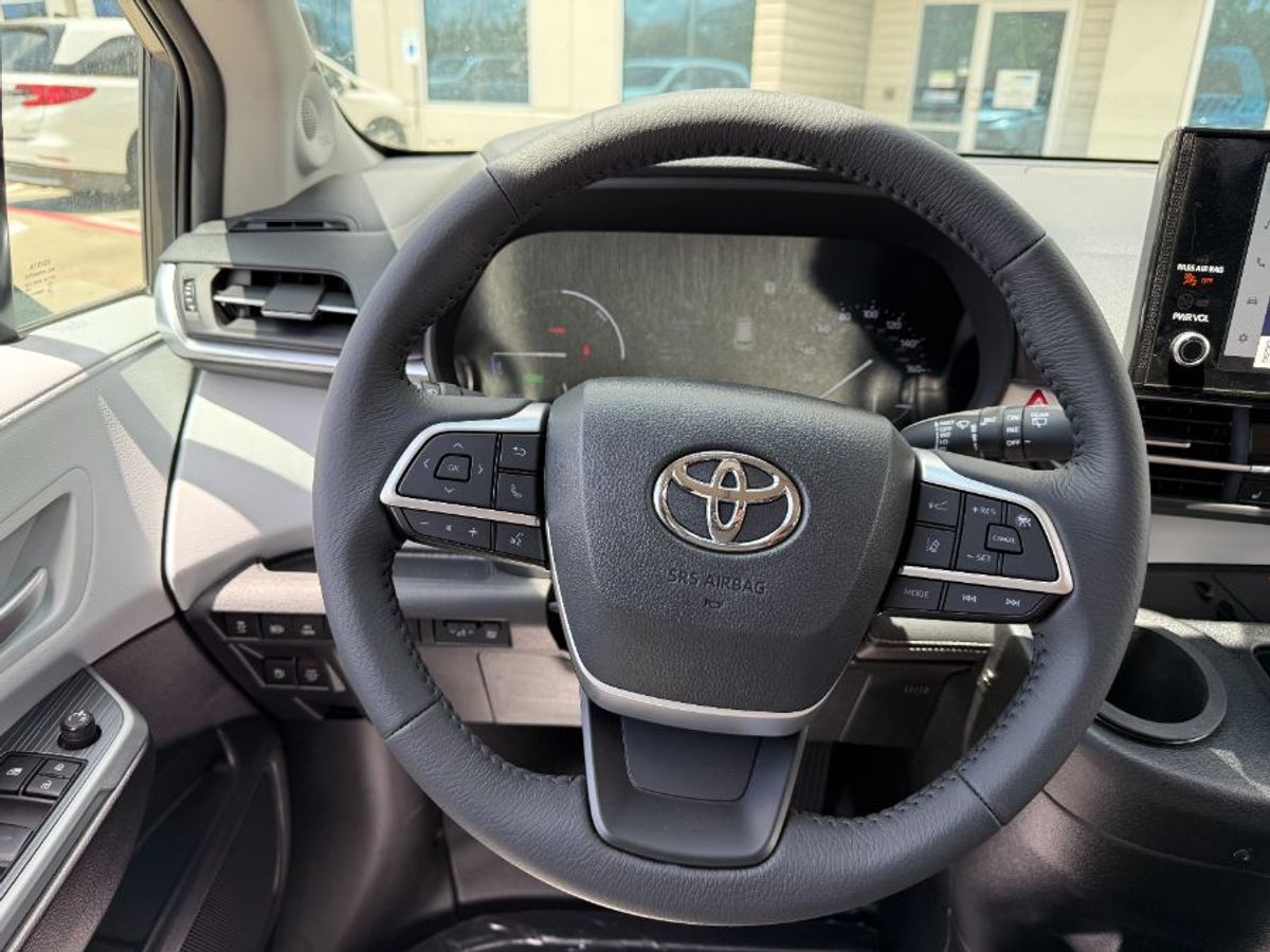 Toyota Sienna gris imagen número 16
