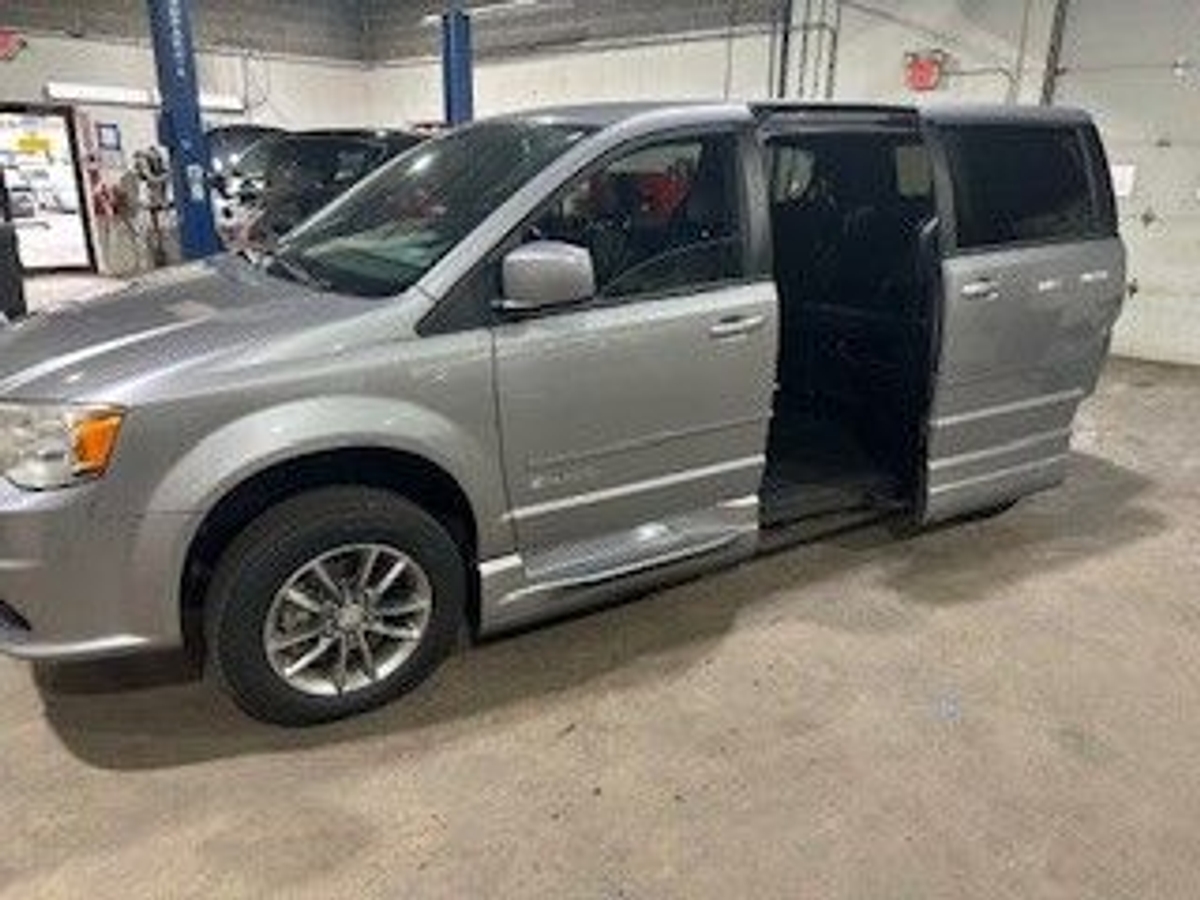 2013 DODGE GRAND CARAVAN - Image 9