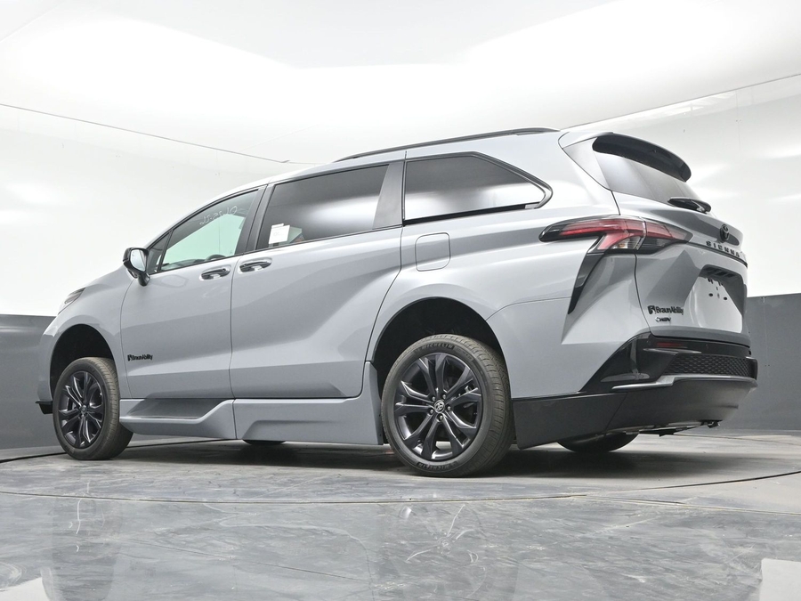 New 2026 Toyota Sienna Hybrid XSE Sport - BraunAbility Side Entry Fold Out Automatic Ramp