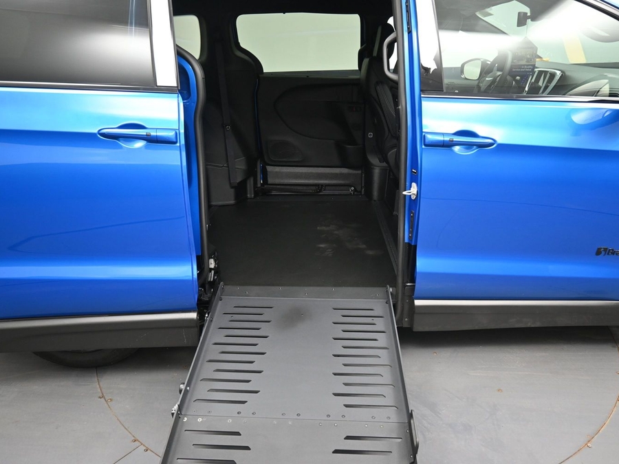 New 2026 Chrysler Pacifica Select Sport - BraunAbility Side Entry Entry Fold Out Manual Ramp