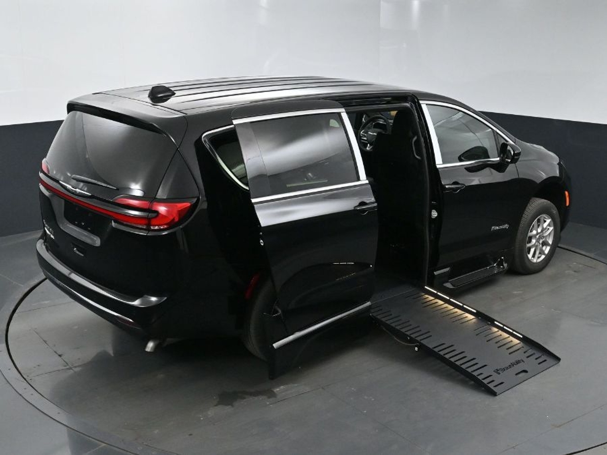 2025 CHRYSLER PACIFICA - Image 25