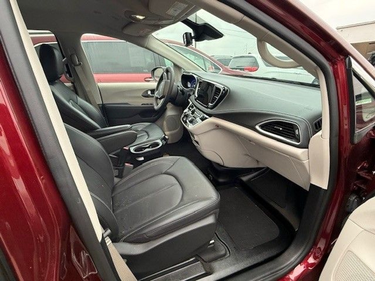 Red Chrysler Pacifica image number 4