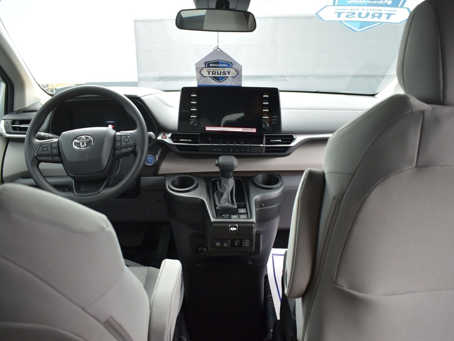 New 2025 Toyota Sienna Hybrid LE - BraunAbility Side Entry Entry Fold Out Automatic Ramp
