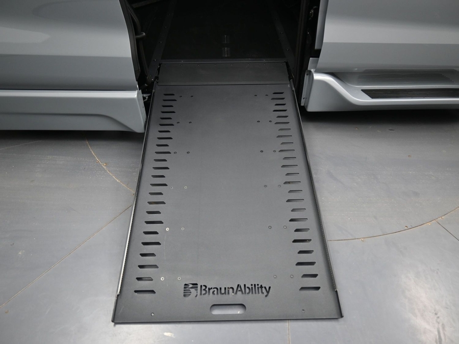 New 2026 Toyota Sienna Hybrid XSE Sport - BraunAbility Side Entry Entry In Floor Automatic Ramp