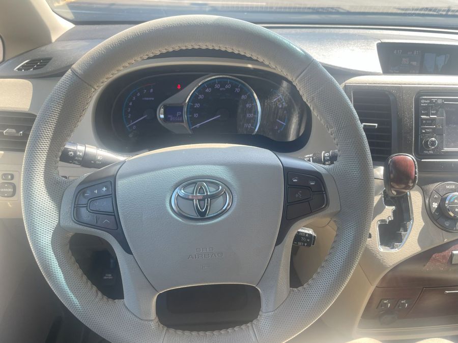 Used 2013 Toyota Sienna XLE Base - BraunAbility Side Entry Entry Fold Out Automatic Ramp