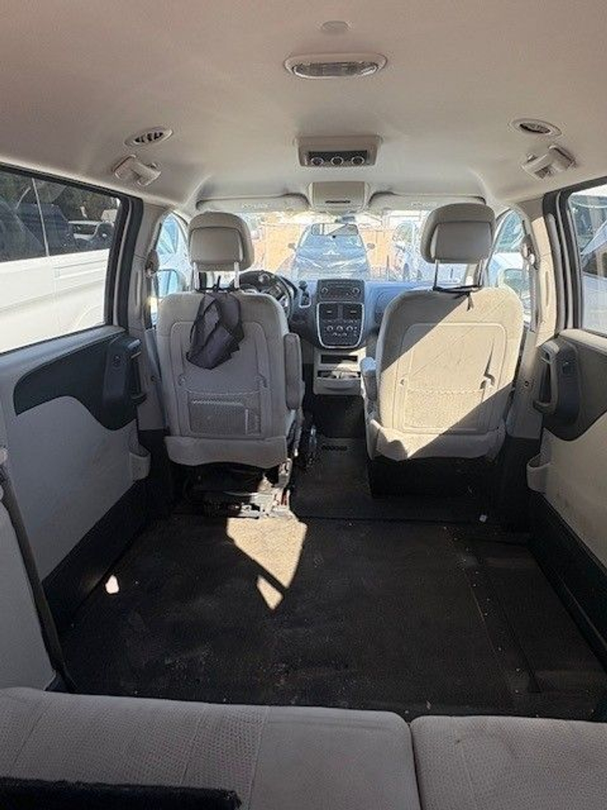  Dodge Grand Caravan image number 14