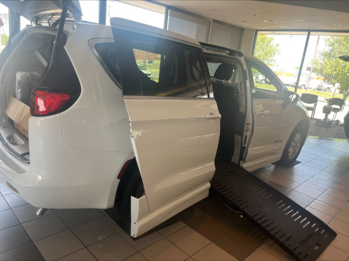 2022 CHRYSLER VOYAGER - Image 6