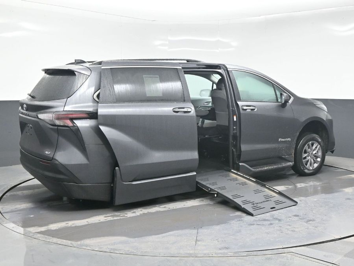 2025 TOYOTA SIENNA - Image 7