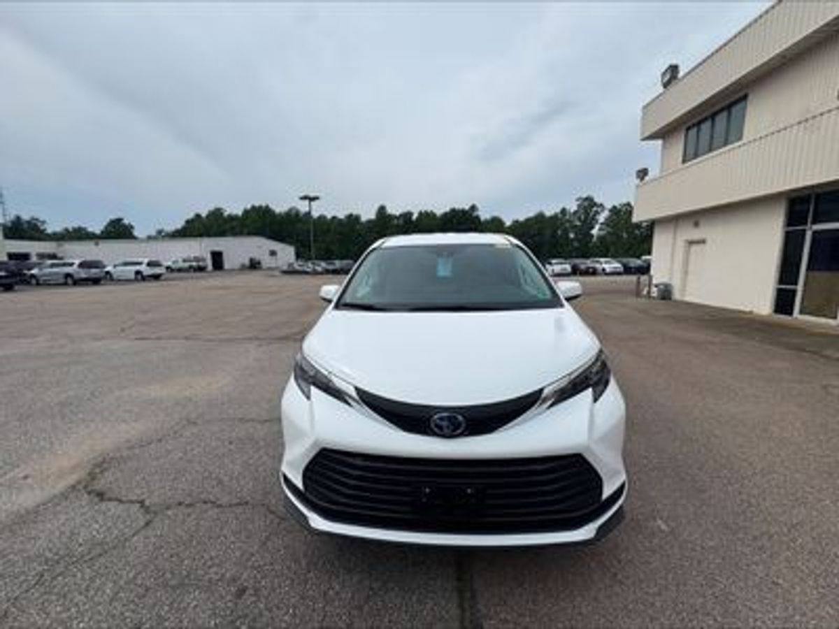 2024 TOYOTA SIENNA - Image 9