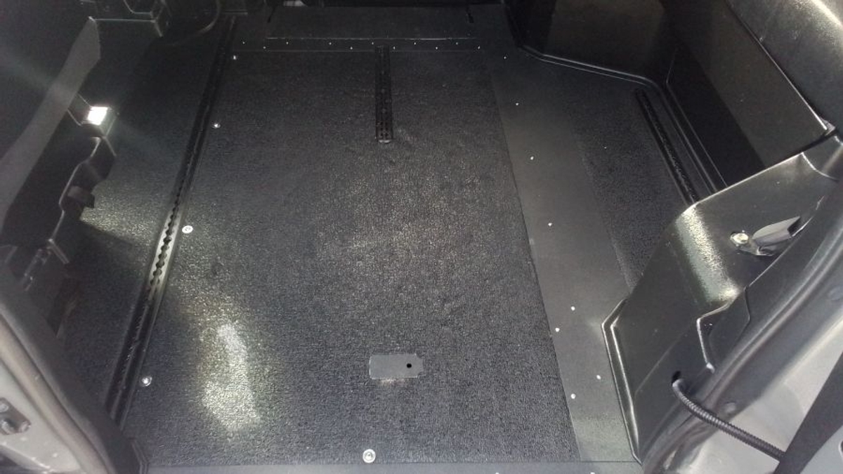 Silver Toyota Sienna image number 7