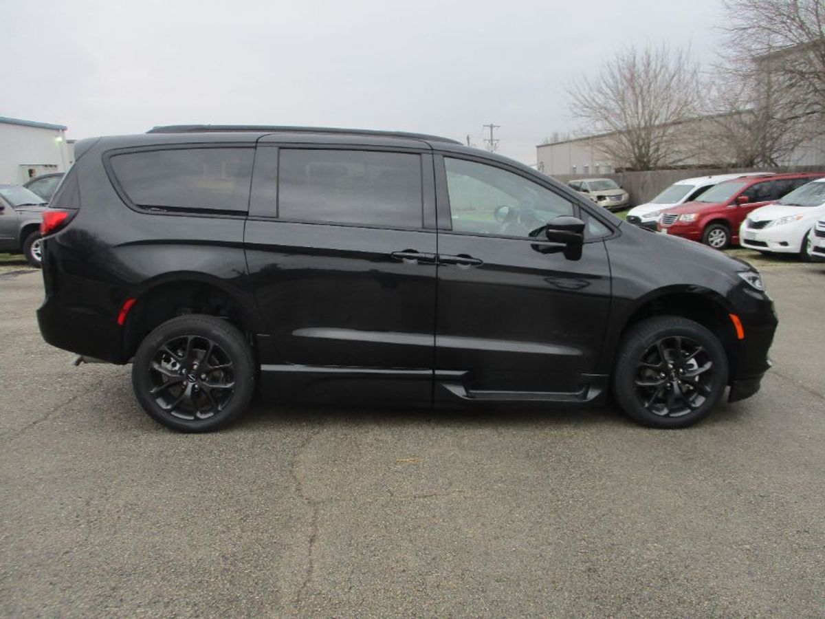 2023 CHRYSLER PACIFICA - Image 5