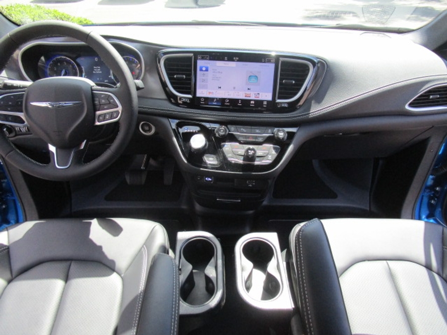 New 2026 Chrysler Pacifica Select Safety - BraunAbility Side Entry Entry Fold Out Automatic Ramp