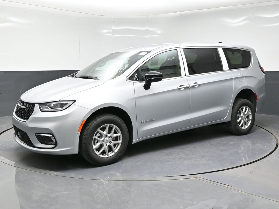 Silver Chrysler Pacifica image number 2