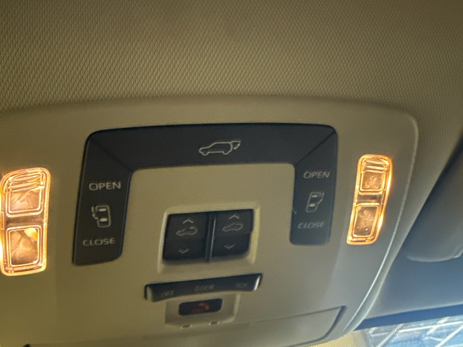 Black Toyota Sienna image number 13