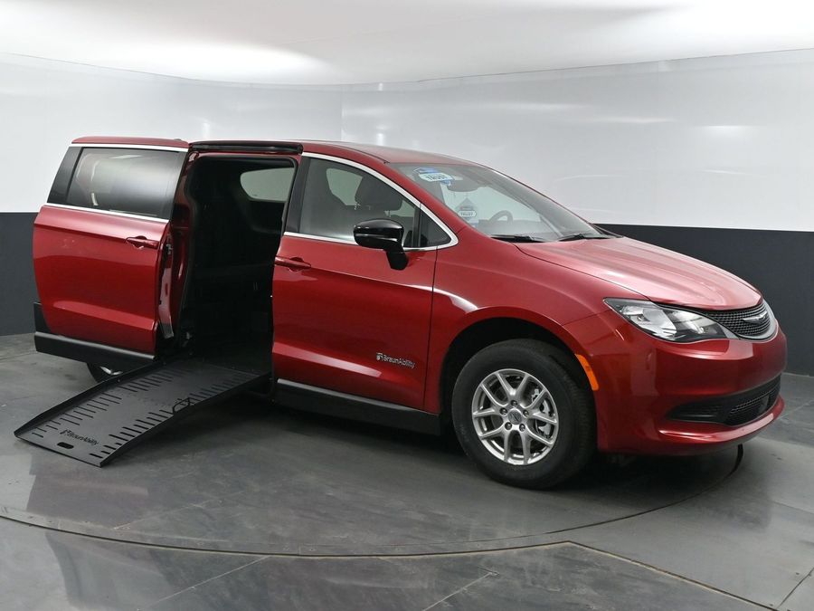 New 2025 Chrysler Voyager LX - BraunAbility Side Entry Entry Fold Out Manual Ramp