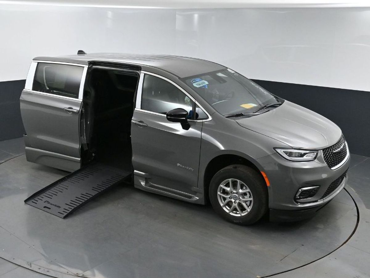 2025 CHRYSLER PACIFICA - Image 23