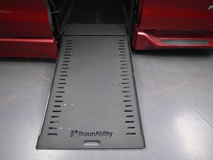 New 2026 Toyota Sienna Hybrid XLE Add - BraunAbility Side Entry Entry In Floor Automatic Ramp