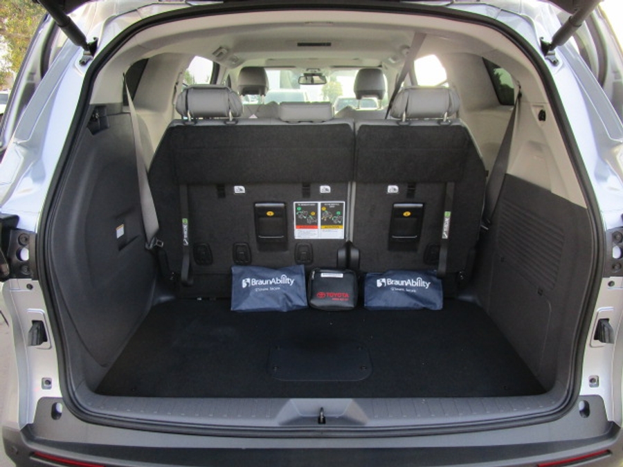 New 2025 Toyota Sienna Hybrid XLE Plus - BraunAbility Side Entry Entry Fold Out Automatic Ramp