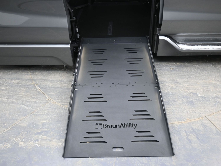 New 2026 Toyota Sienna Hybrid XSE Sport - BraunAbility Side Entry Entry Fold Out Automatic Ramp