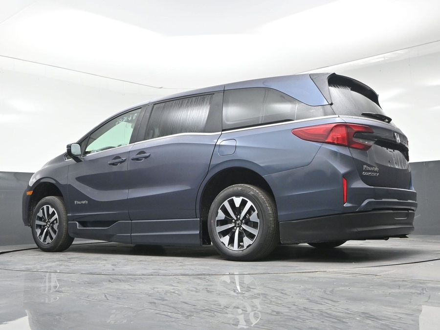 Blue Honda Odyssey image number 17