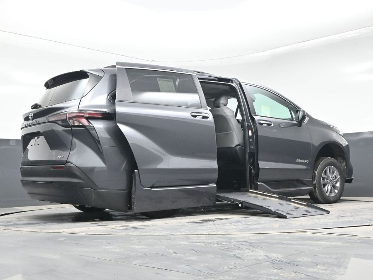 2025 TOYOTA SIENNA - Image 22