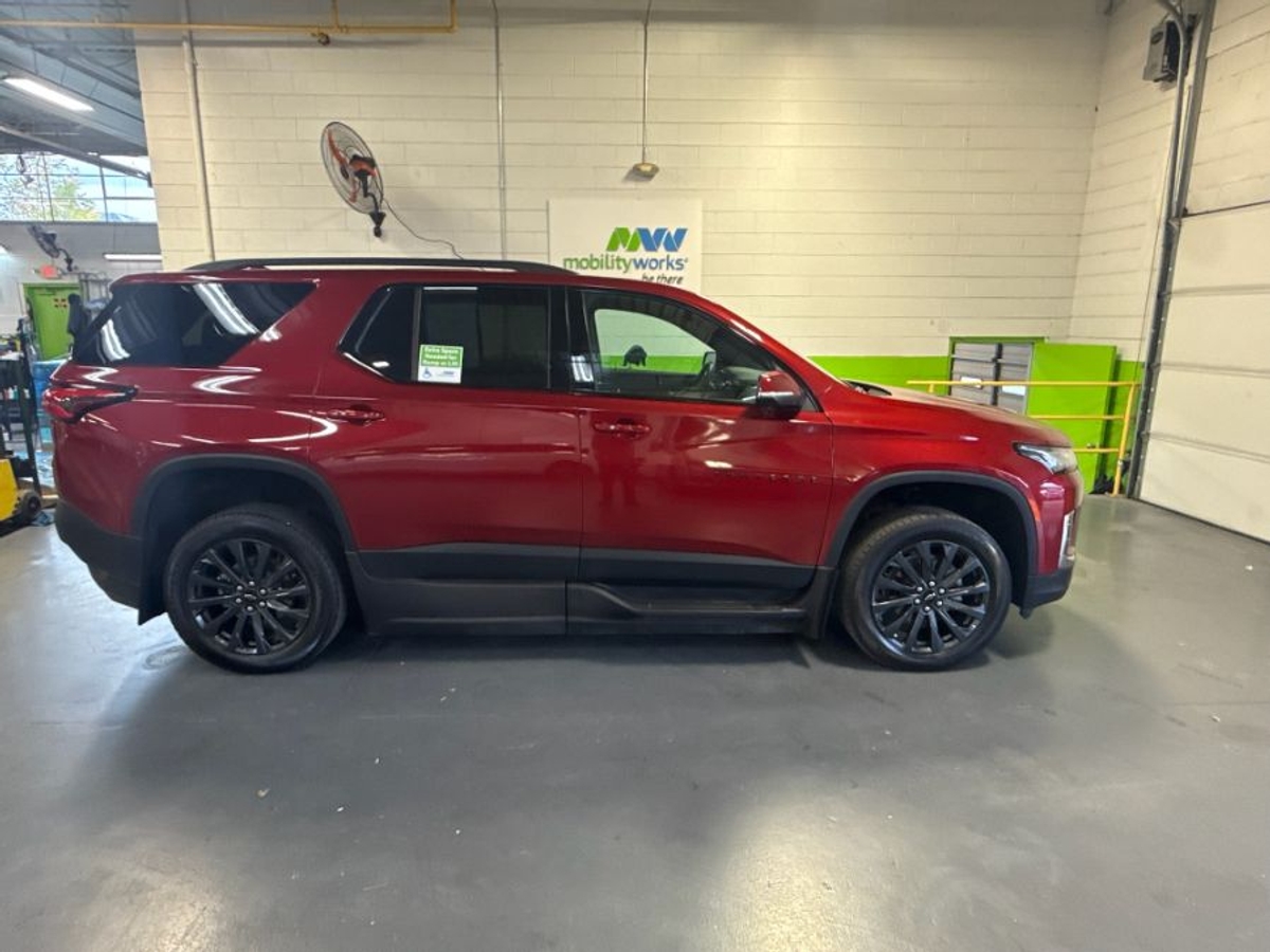 Red Chevrolet Traverse image number 4