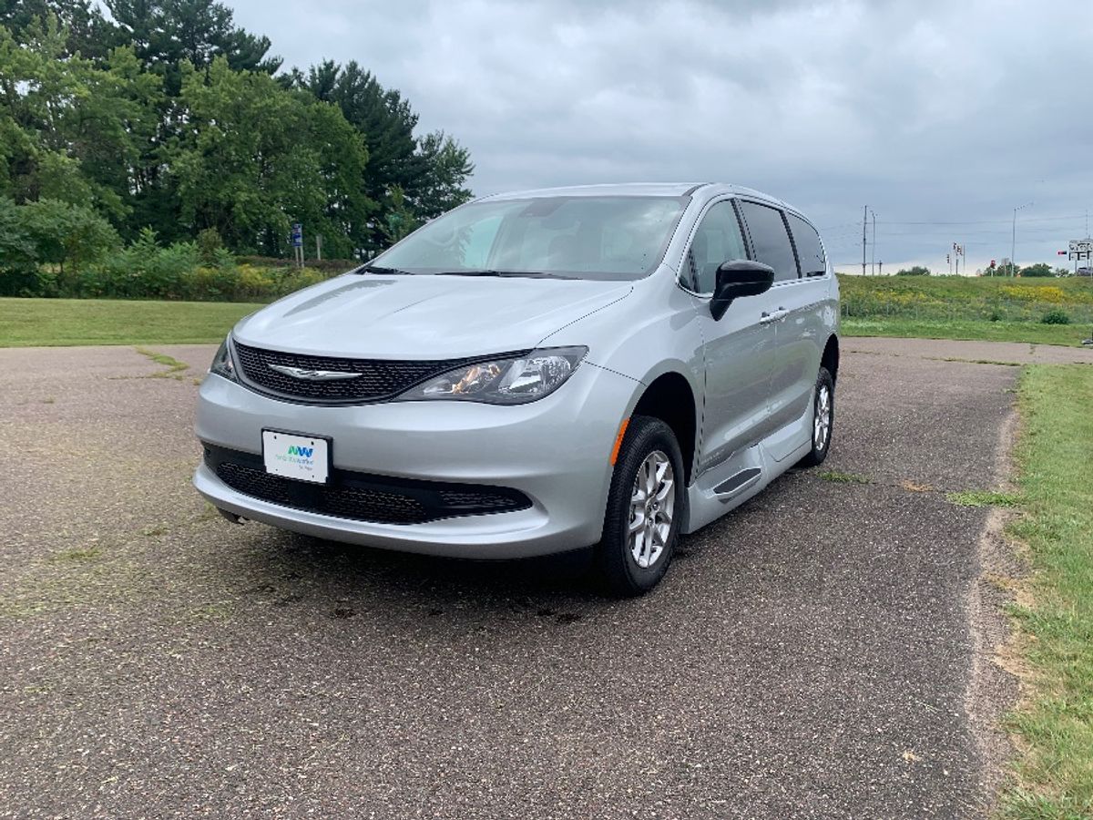 2024 CHRYSLER VOYAGER - Image 19