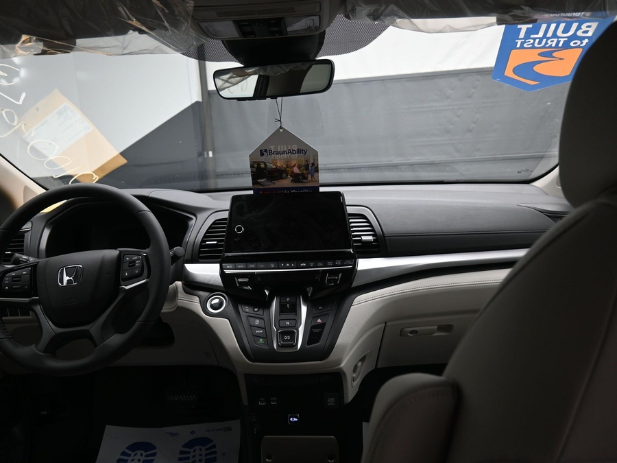 Grey Honda Odyssey image number 12