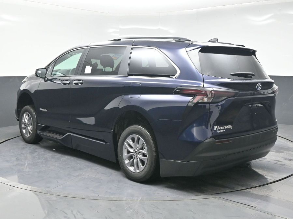 2025 TOYOTA SIENNA - Image 5