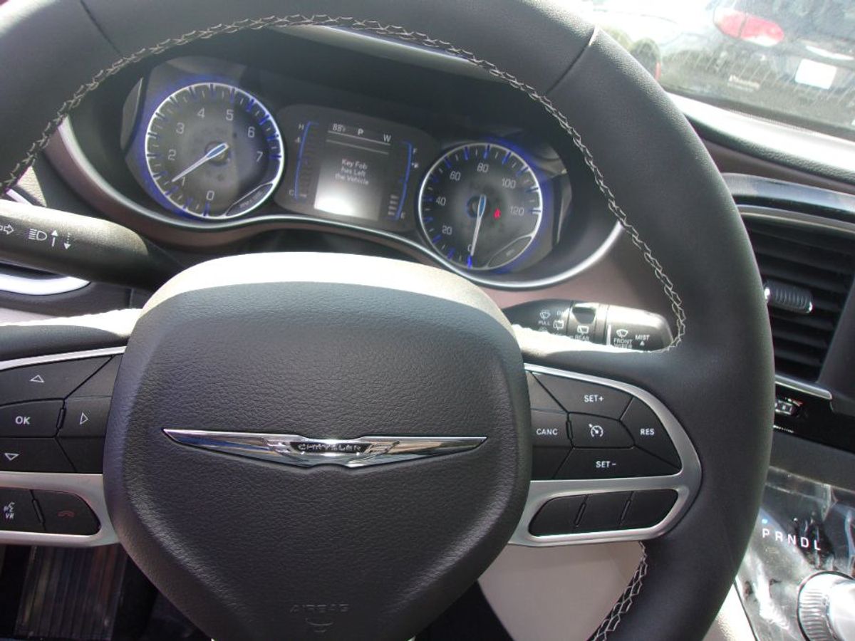 2024 CHRYSLER VOYAGER - Image 2