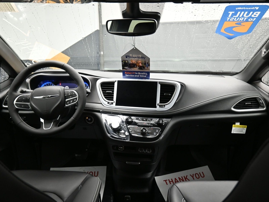 Black Chrysler Pacifica image number 12